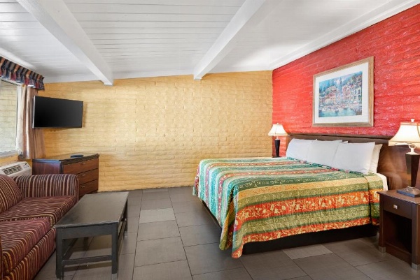 Fallbrook Country Inn image 10