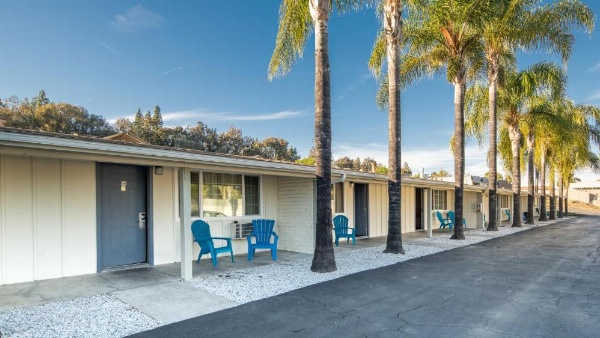 Fallbrook Country Inn image 12