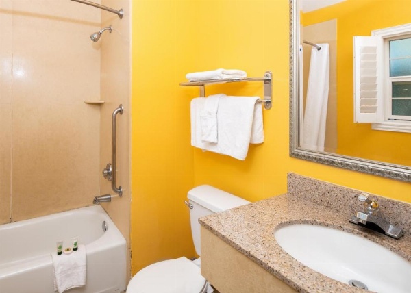 Fallbrook Country Inn image 7